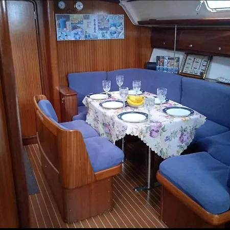 Ботель Ifestos Yachting Traveler *